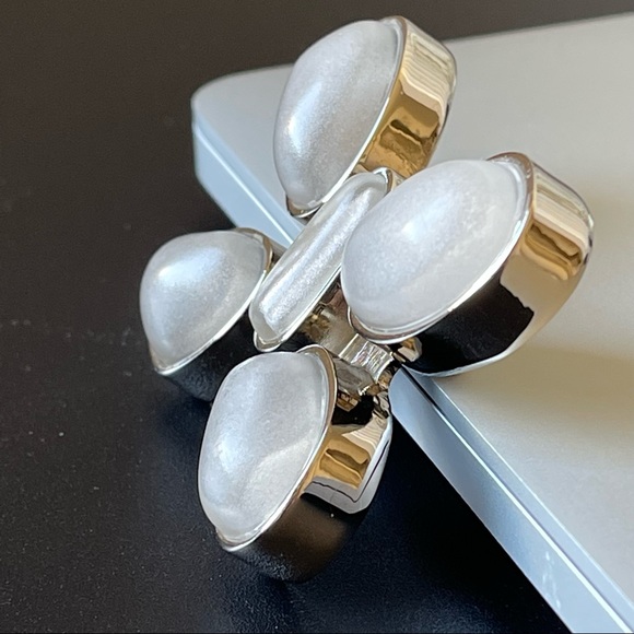 Vintage silver color butterfly abstract futuristic shape special Design brooch - Picture 7 of 11